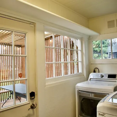 Cozy Home Conveniently Located With King Bed Tacoma Exterior photo