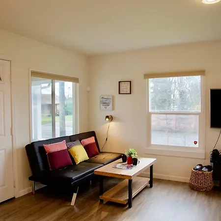 Cozy Home Conveniently Located With King Bed Tacoma Exterior photo