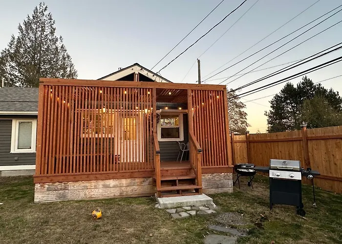 Cozy Home Conveniently Located With King Bed