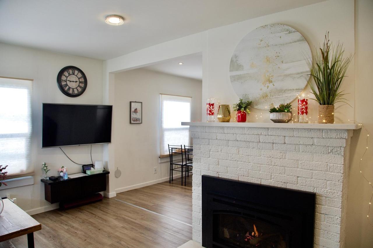 Cozy Conveniently Located With King Bed Holiday home *